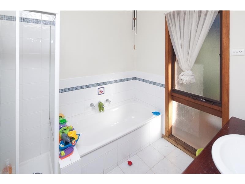 11 Clifton Way, Endeavour Hills VIC 3802