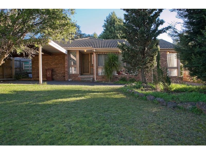 11 Clifton Way, Endeavour Hills VIC 3802