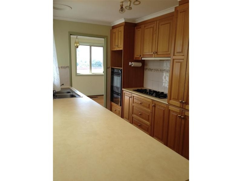 49 Daniel Solander Drive, Endeavour Hills VIC 3802