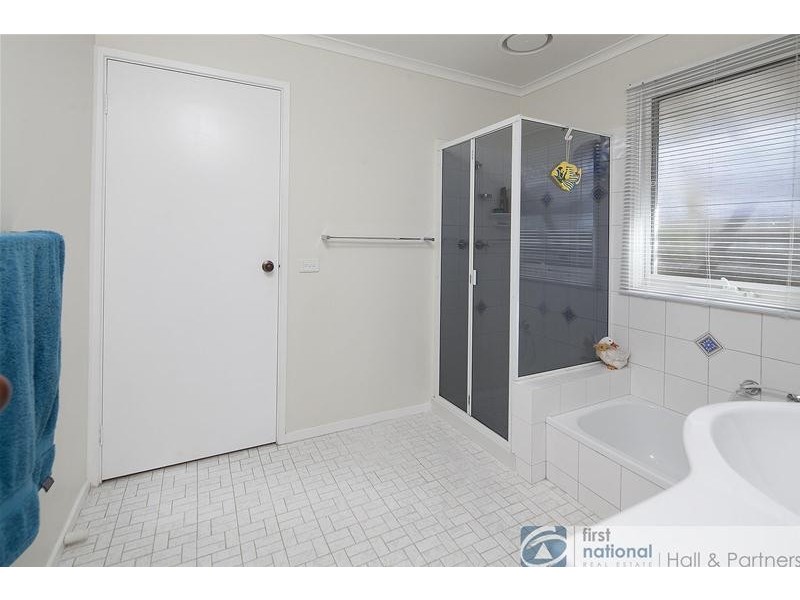 47 John Fawkner Drive, Endeavour Hills VIC 3802