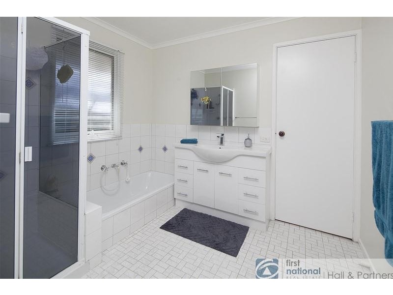 47 John Fawkner Drive, Endeavour Hills VIC 3802