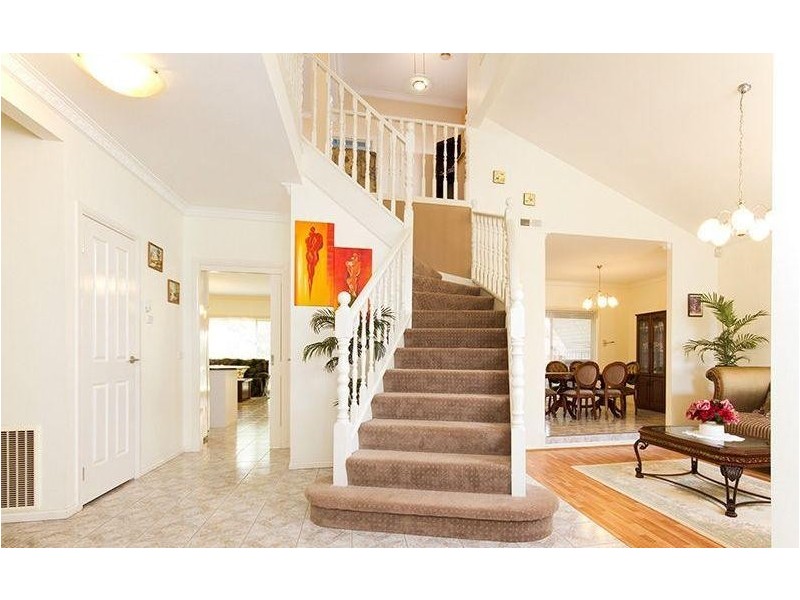 19 Vivienne Way, Berwick VIC 3806