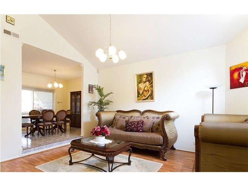 19 Vivienne Way, Berwick VIC 3806