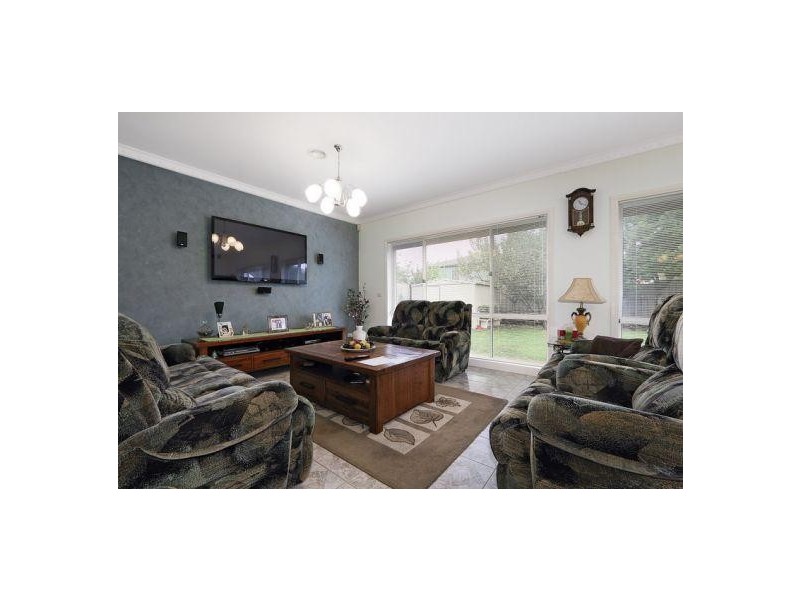 19 Vivienne Way, Berwick VIC 3806