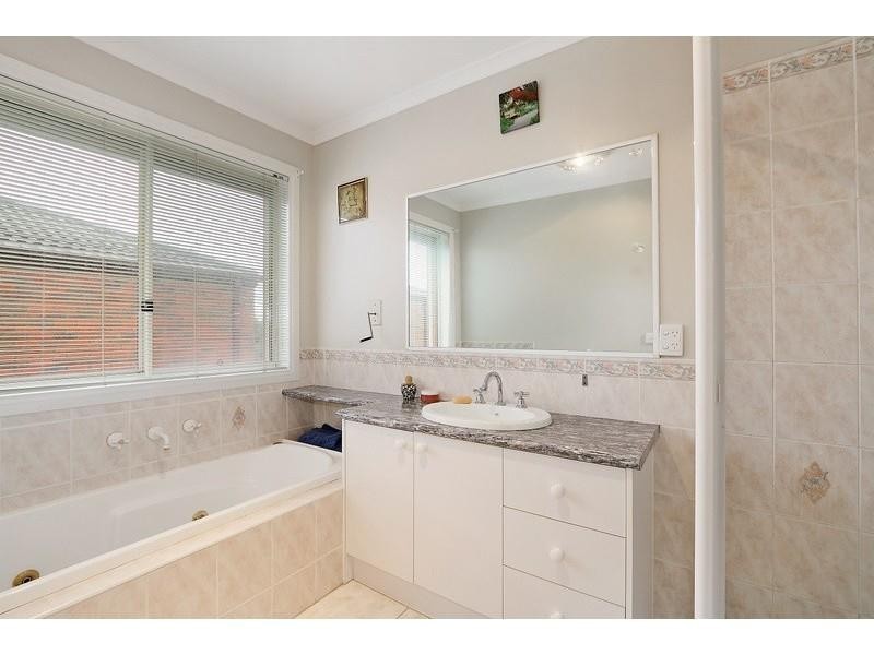 19 Vivienne Way, Berwick VIC 3806