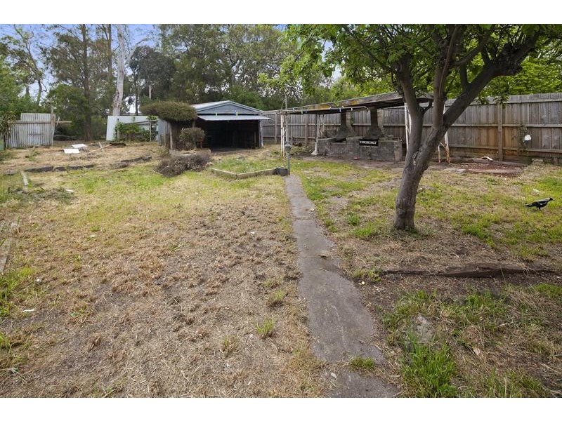 16 Oak Avenue, Doveton VIC 3177