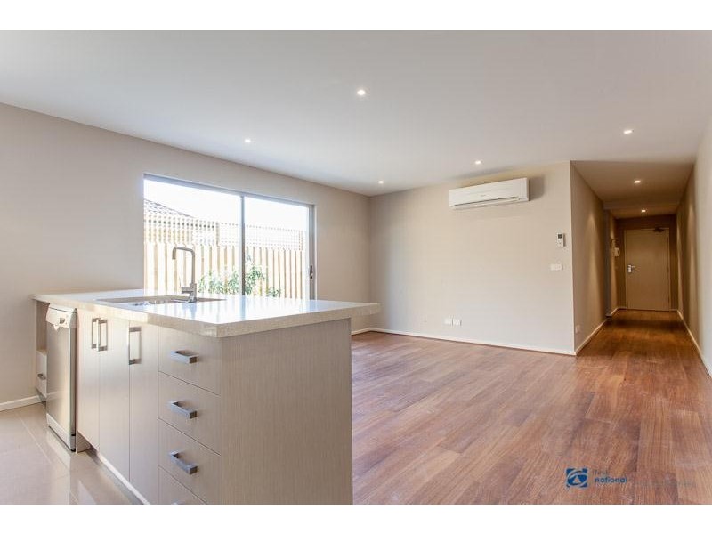 2/27 Police Road, Mulgrave VIC 3170