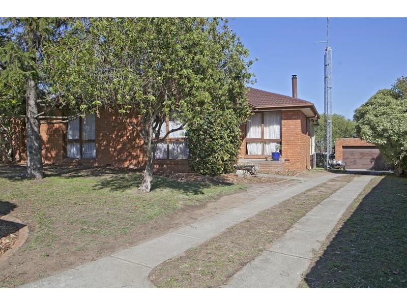 11 Endeavour Crescent, Endeavour Hills VIC 3802