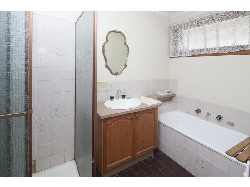 11 Endeavour Crescent, Endeavour Hills VIC 3802