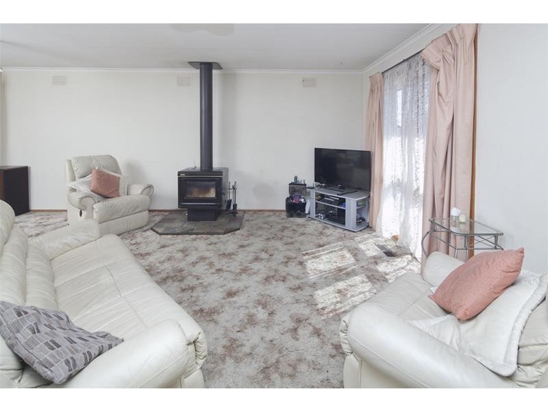 11 Endeavour Crescent, Endeavour Hills VIC 3802