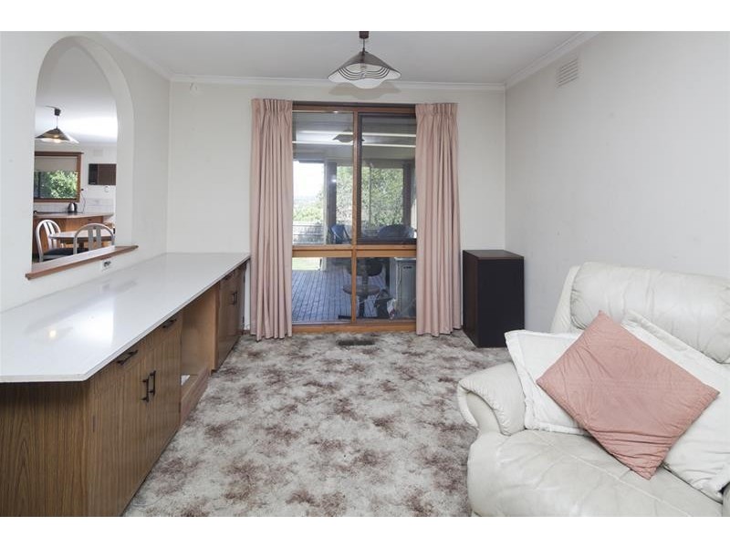 11 Endeavour Crescent, Endeavour Hills VIC 3802