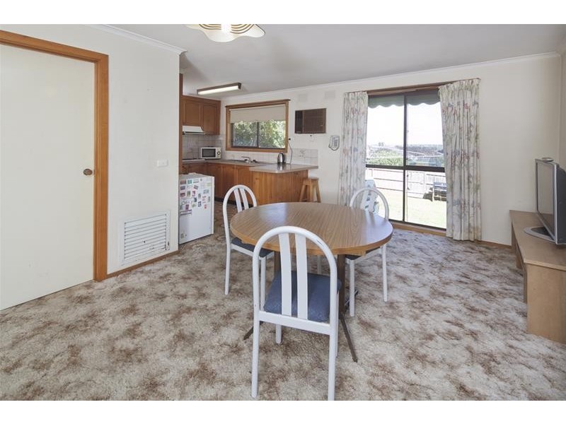 11 Endeavour Crescent, Endeavour Hills VIC 3802