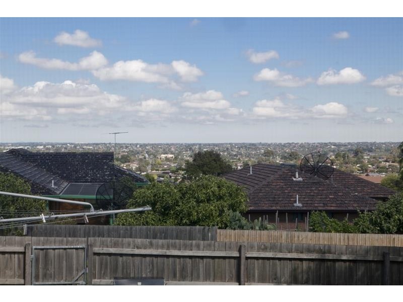 11 Endeavour Crescent, Endeavour Hills VIC 3802