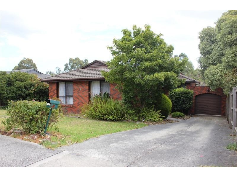 37 Sydney Parkinson Avenue, Endeavour Hills VIC 3802