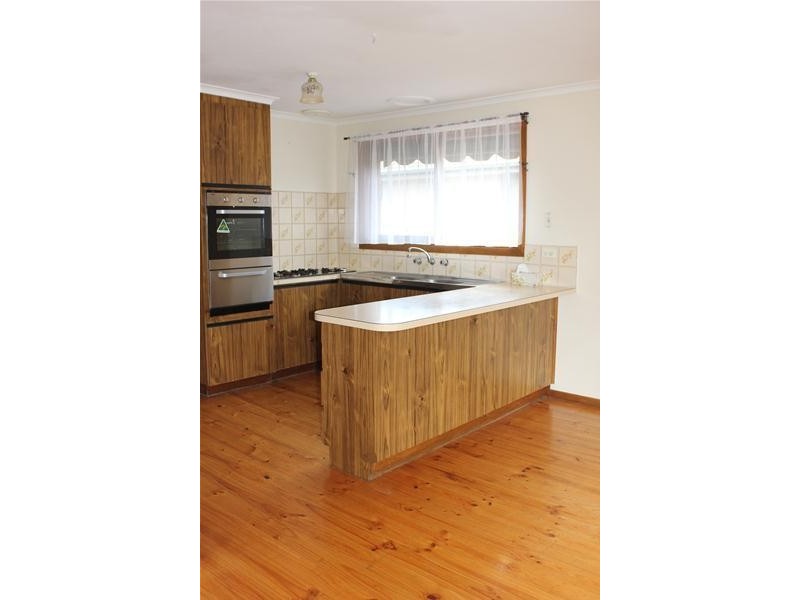 37 Sydney Parkinson Avenue, Endeavour Hills VIC 3802