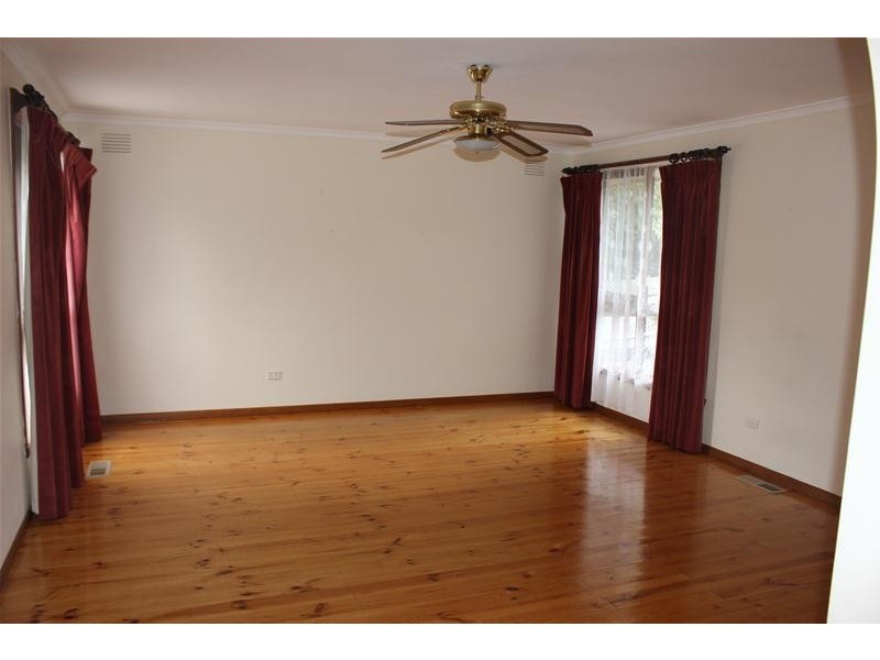 37 Sydney Parkinson Avenue, Endeavour Hills VIC 3802