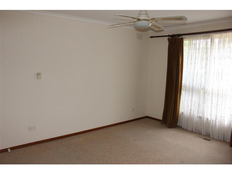 37 Sydney Parkinson Avenue, Endeavour Hills VIC 3802