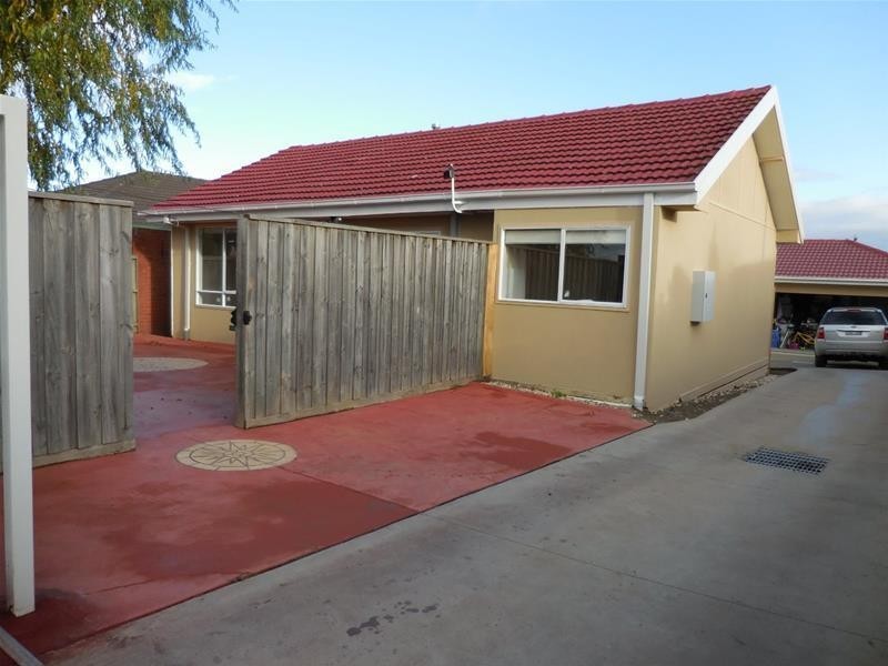 1/10 Kingswood Crescent, Noble Park North VIC 3174