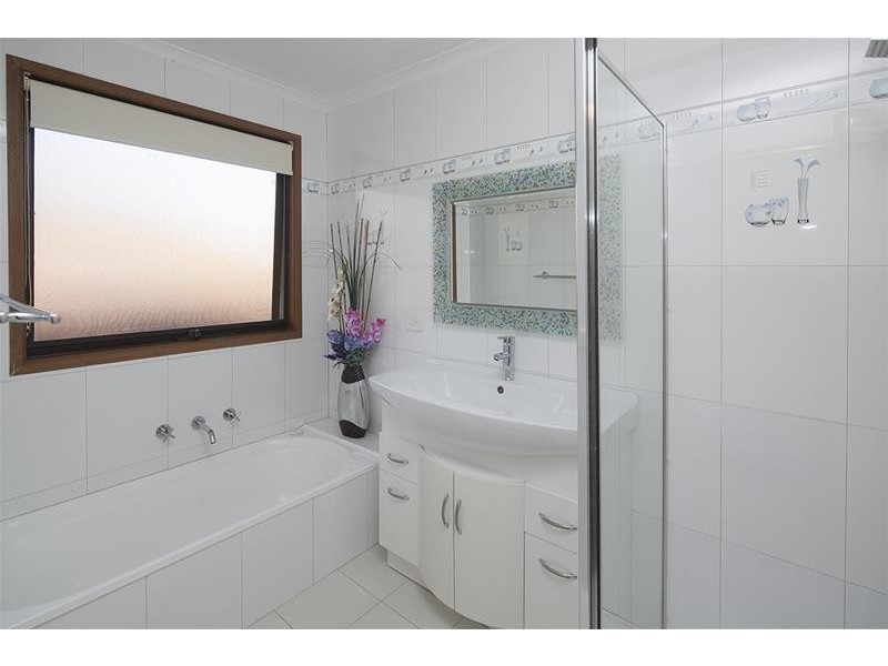 34 Granton Avenue, Endeavour Hills VIC 3802