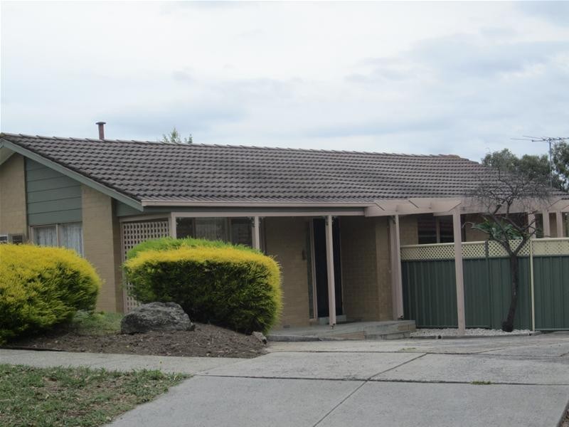 16 Castlecrag Close, Endeavour Hills VIC 3802