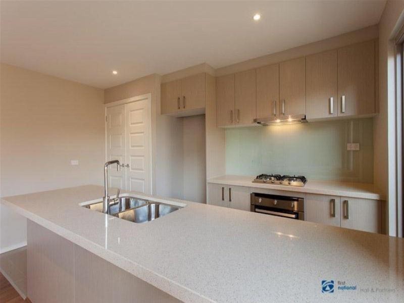 2/27 Police Road, Mulgrave VIC 3170