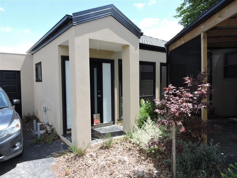 2/10 Camphor Court, Doveton VIC 3177