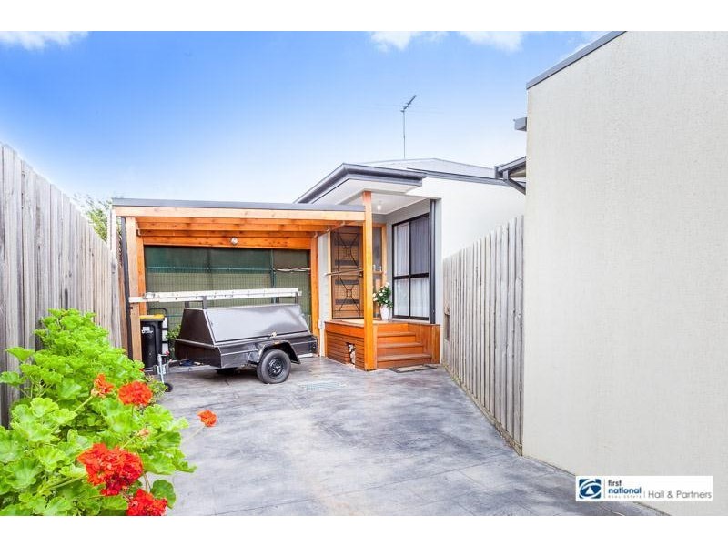 2/58 Oakwood Avenue, Dandenong North VIC 3175