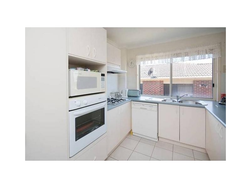 16 Hellyer Way, Endeavour Hills VIC 3802