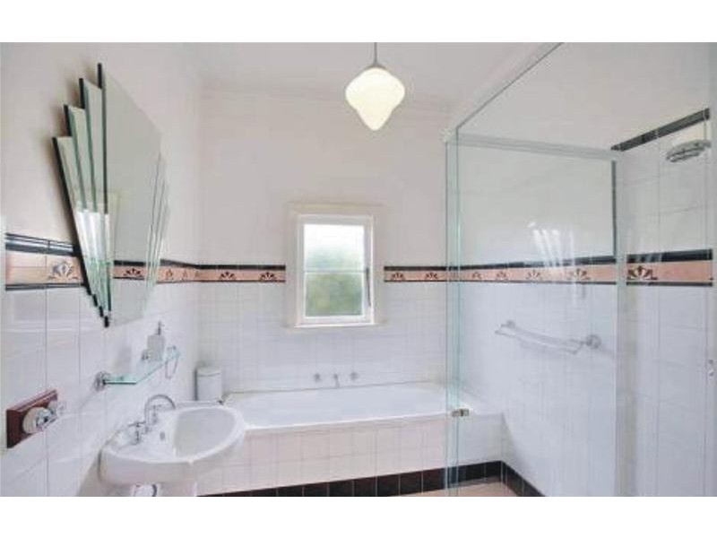 18 Birdwood Avenue, Dandenong VIC 3175