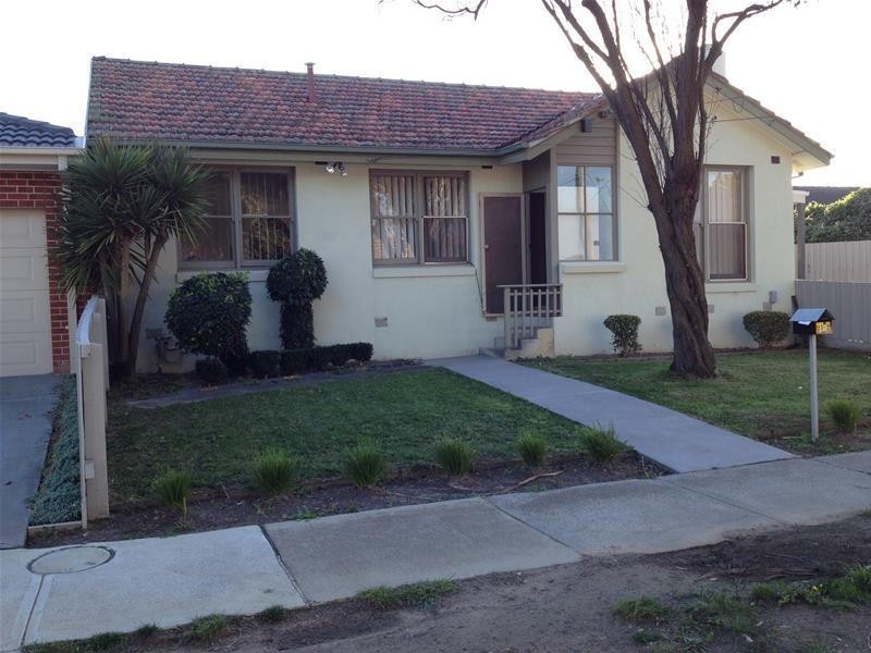 1/2 McLean Crescent, Dandenong North VIC 3175