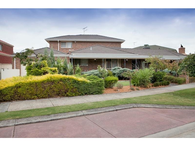 11 Erica Close, Endeavour Hills VIC 3802