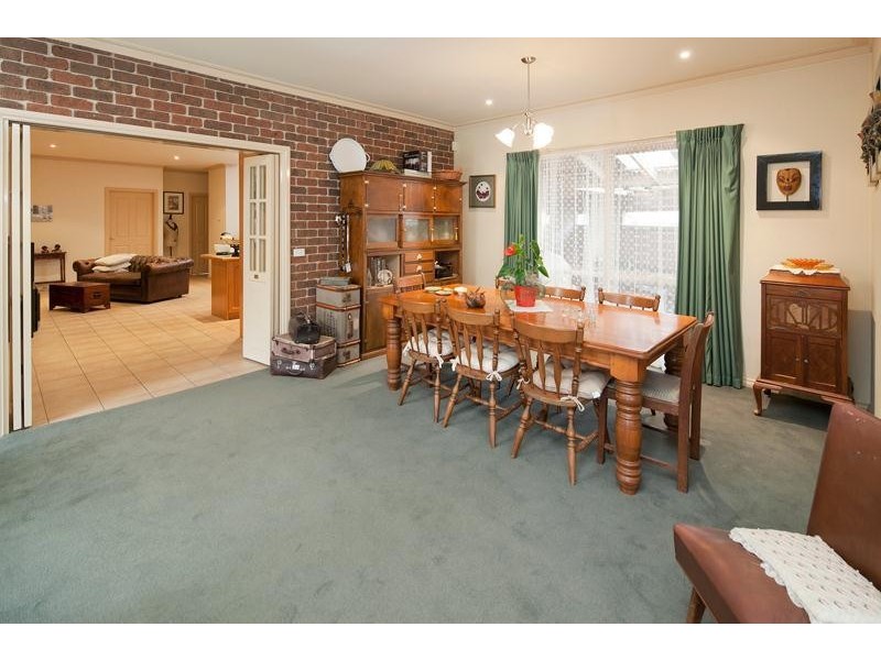 11 Erica Close, Endeavour Hills VIC 3802