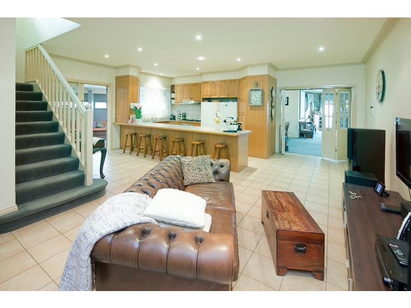 11 Erica Close, Endeavour Hills VIC 3802