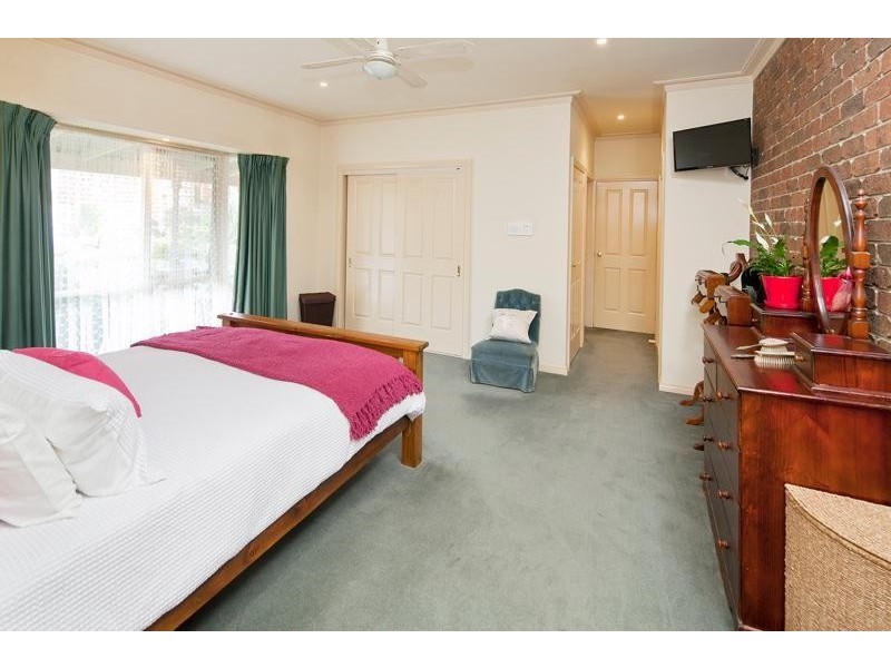 11 Erica Close, Endeavour Hills VIC 3802