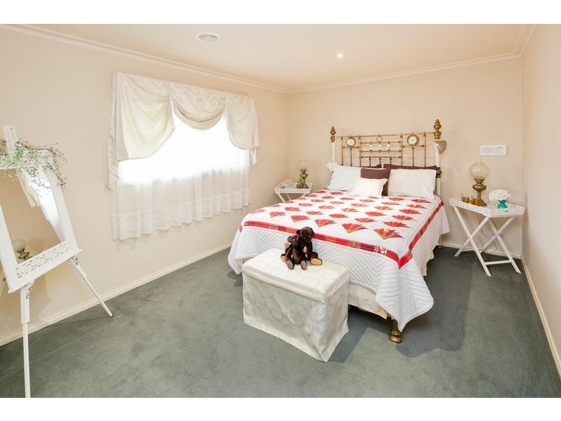 11 Erica Close, Endeavour Hills VIC 3802