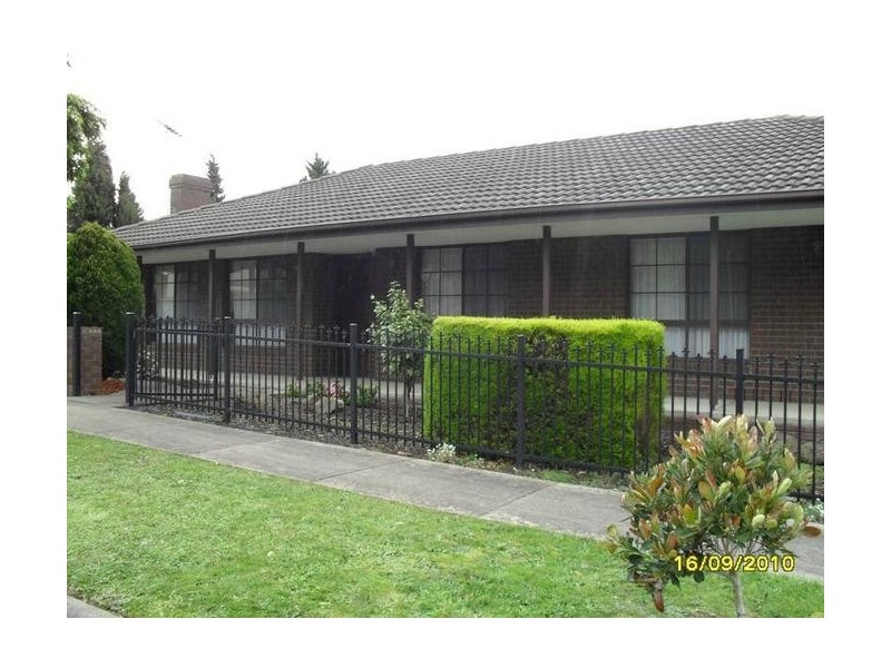 49 Joseph Banks Drive, Endeavour Hills VIC 3802