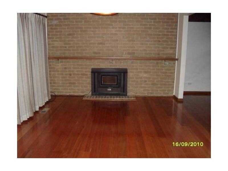 49 Joseph Banks Drive, Endeavour Hills VIC 3802