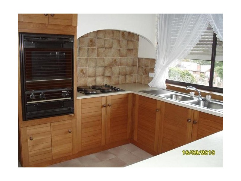 49 Joseph Banks Drive, Endeavour Hills VIC 3802