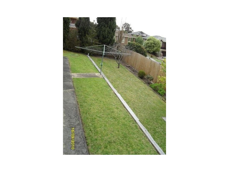 49 Joseph Banks Drive, Endeavour Hills VIC 3802