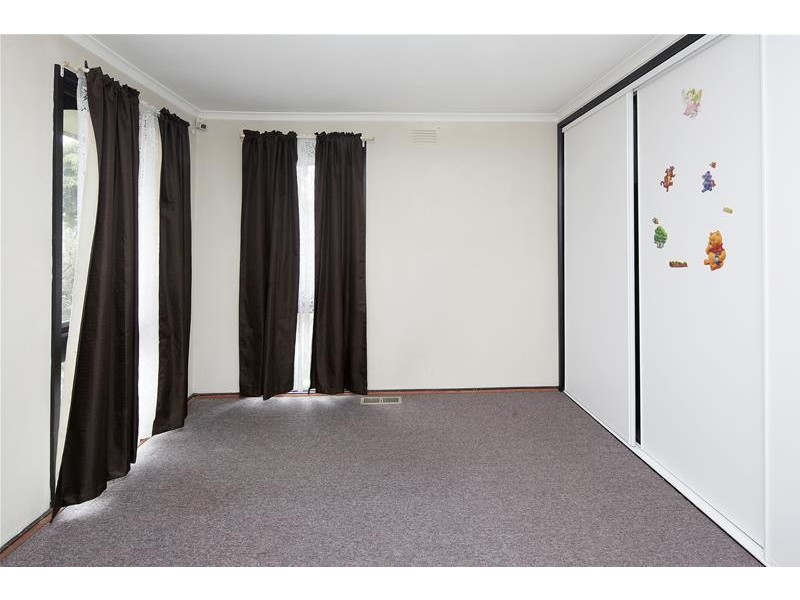 36 Ravenhill Crescent, Endeavour Hills VIC 3802