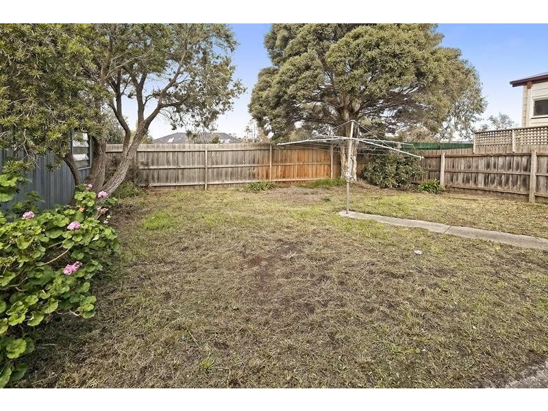 36 Ravenhill Crescent, Endeavour Hills VIC 3802