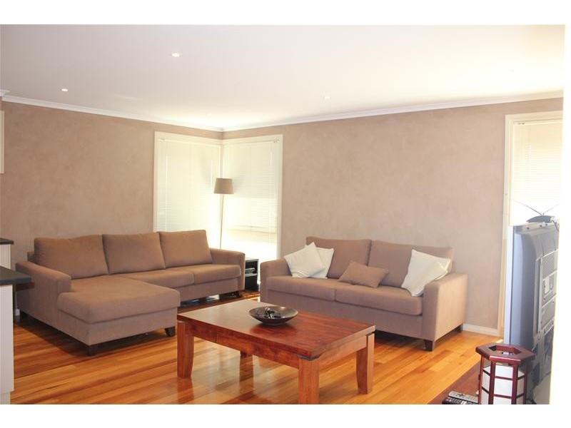 18 Nareen Avenue, Endeavour Hills VIC 3802