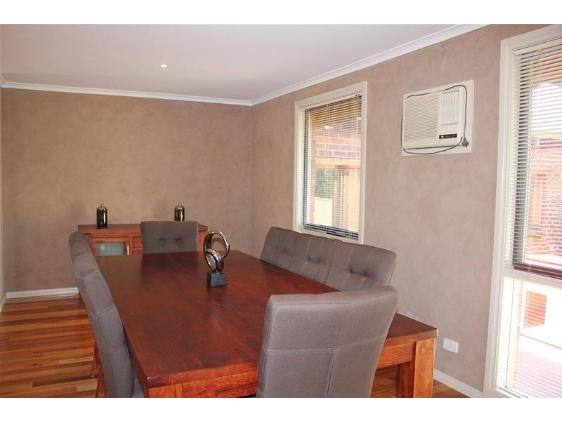 18 Nareen Avenue, Endeavour Hills VIC 3802