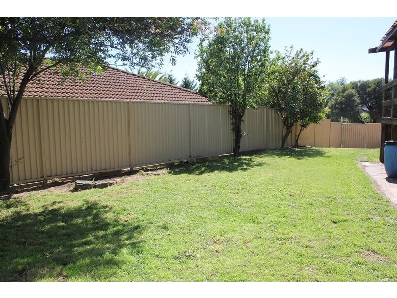 18 Nareen Avenue, Endeavour Hills VIC 3802