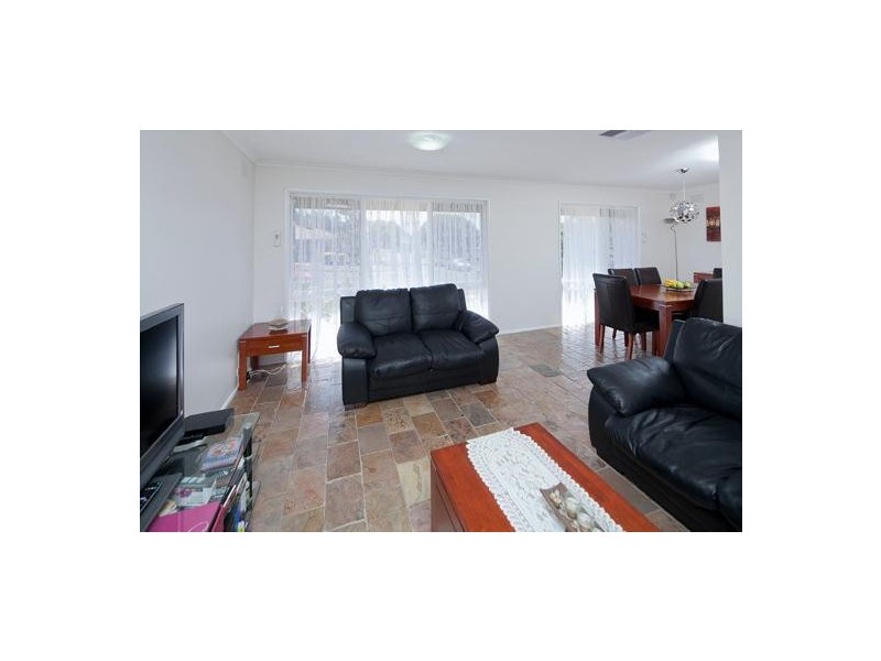 18 Grove End Road, Endeavour Hills VIC 3802