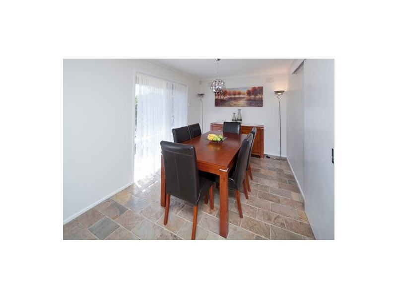 18 Grove End Road, Endeavour Hills VIC 3802