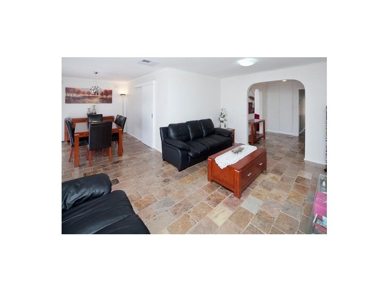 18 Grove End Road, Endeavour Hills VIC 3802