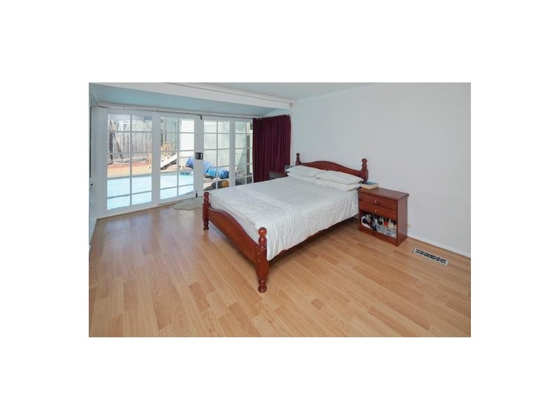 18 Grove End Road, Endeavour Hills VIC 3802