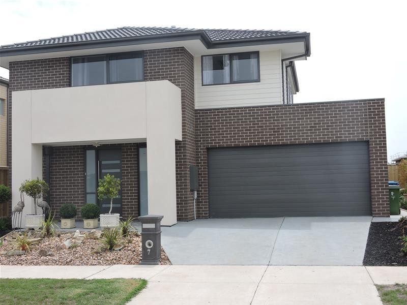 7 Springleaf Avenue, Clyde North VIC 3978