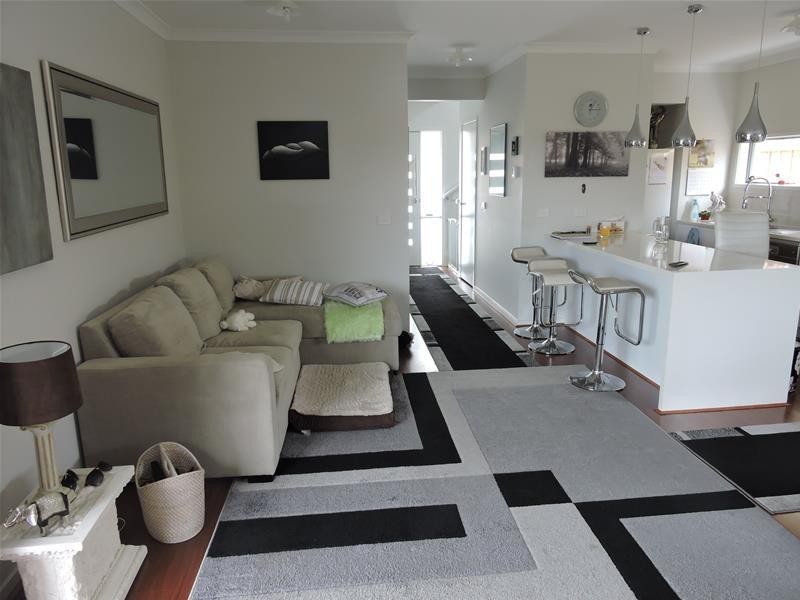 7 Springleaf Avenue, Clyde North VIC 3978